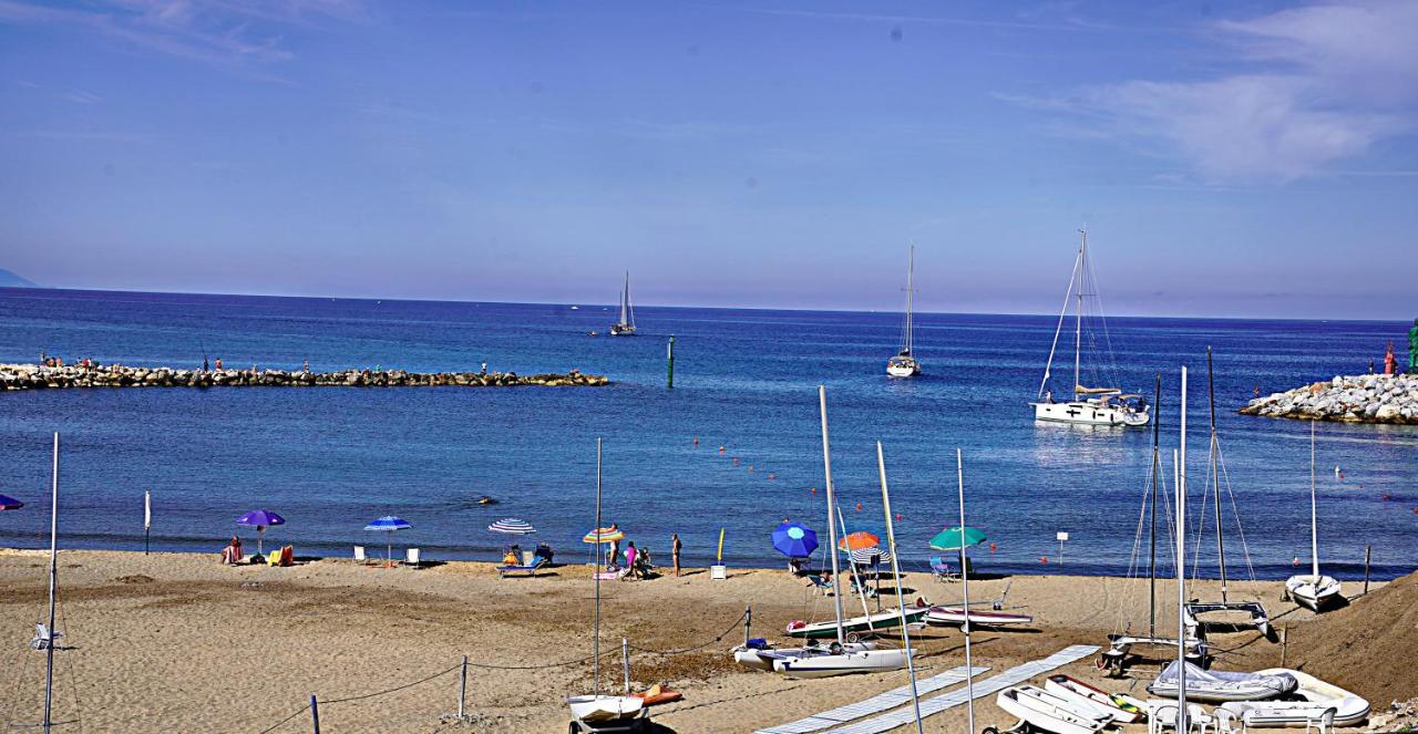 Il Faro Appartamenti San Vincenzo Bagian luar foto