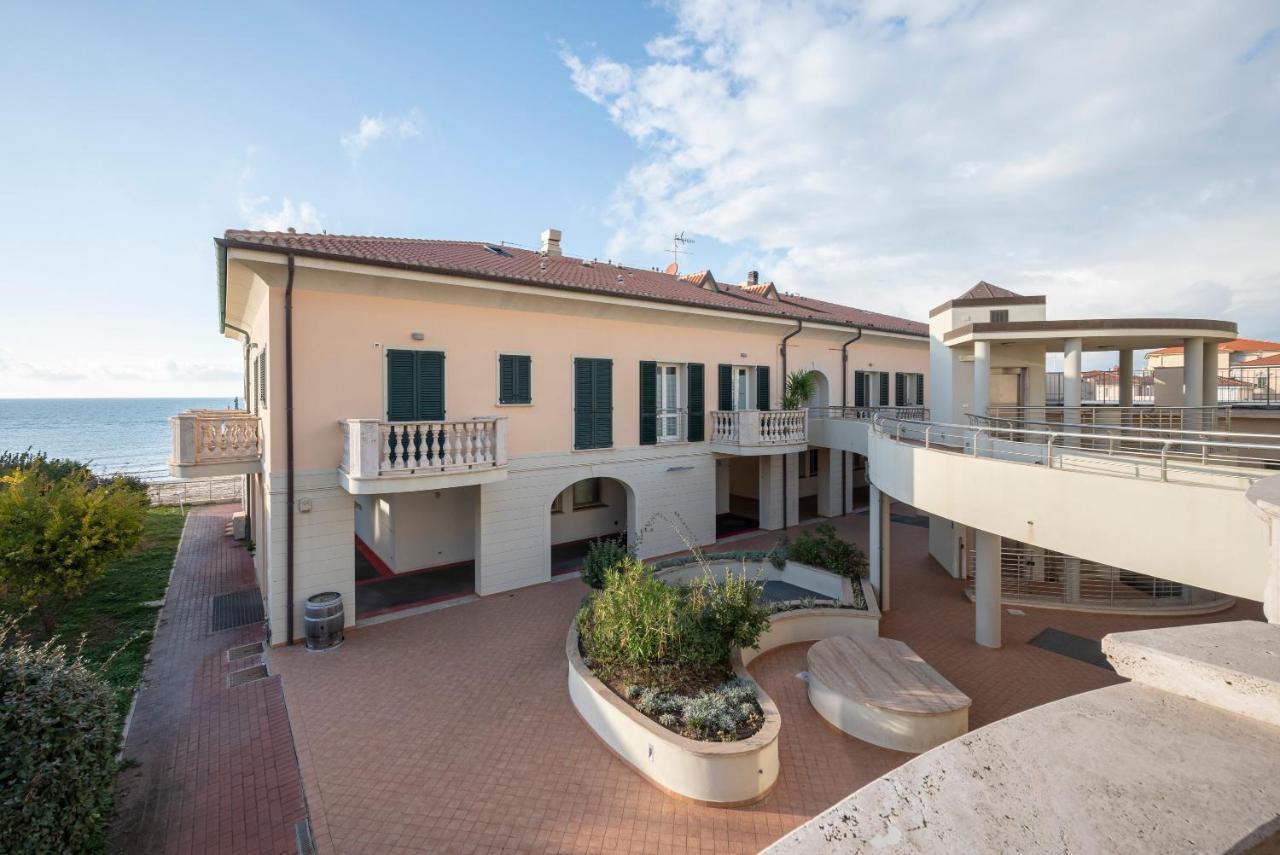 Il Faro Appartamenti San Vincenzo Bagian luar foto